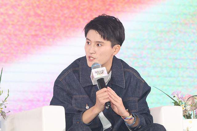 阿劳霍绝对是拜仁想要的转会目标，本周五图赫尔、拜仁体育总监弗罗因德与阿劳霍通了电话。
